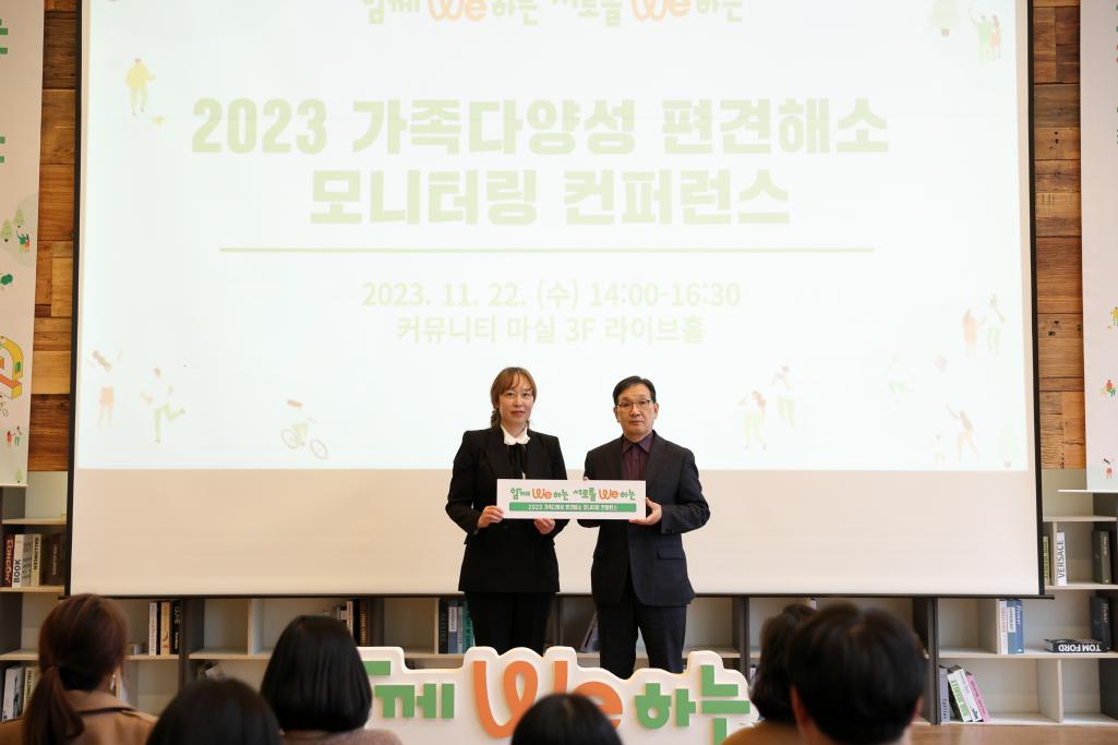 전주원 상임이사(이사장 직무대리) 및 김윤중 서울시인쇄산업정보협동조합 이사장 기념사진